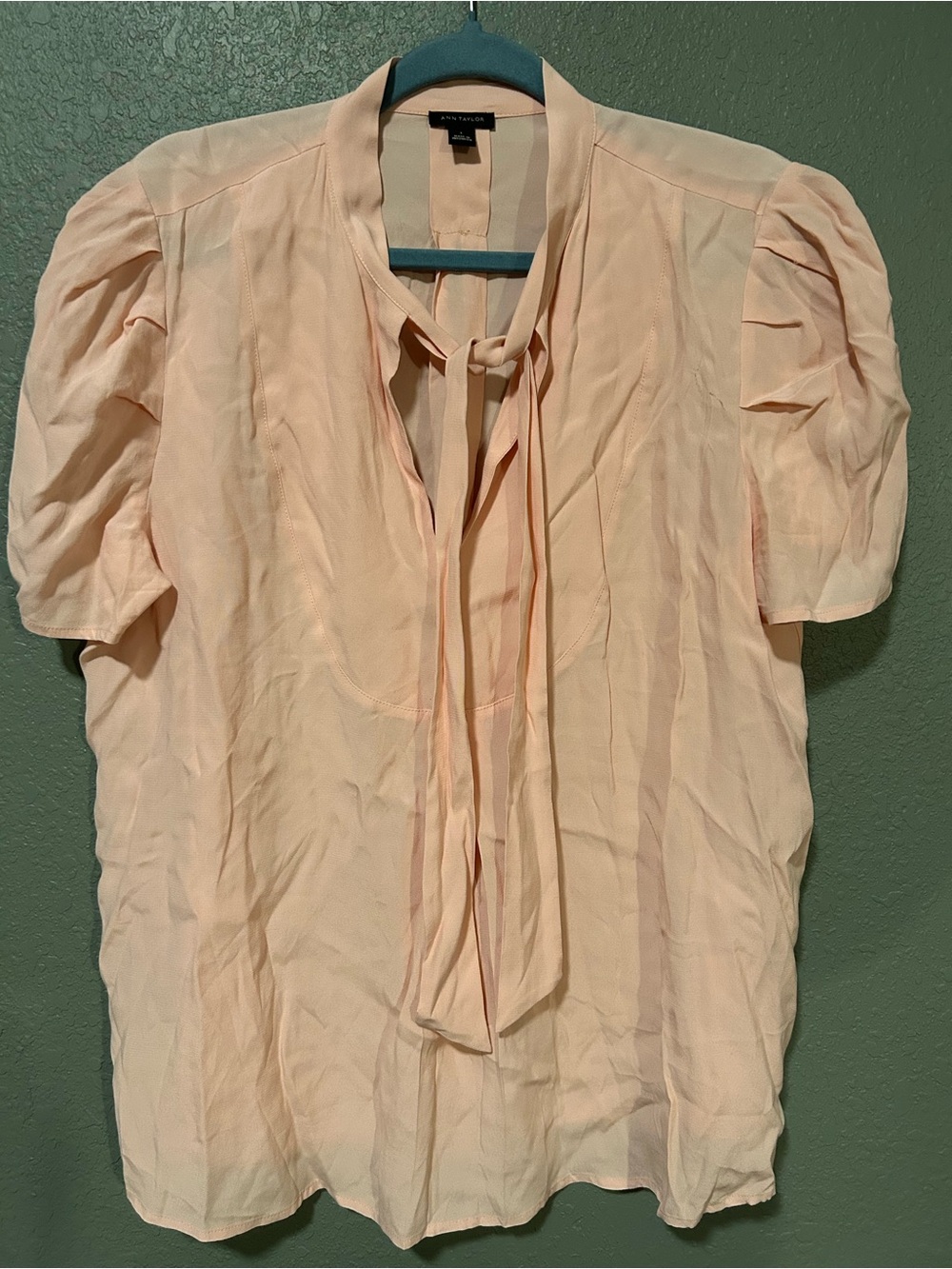 Ann Taylor peach blouse with tie front and puffy sleeves, size L #workwear #prof